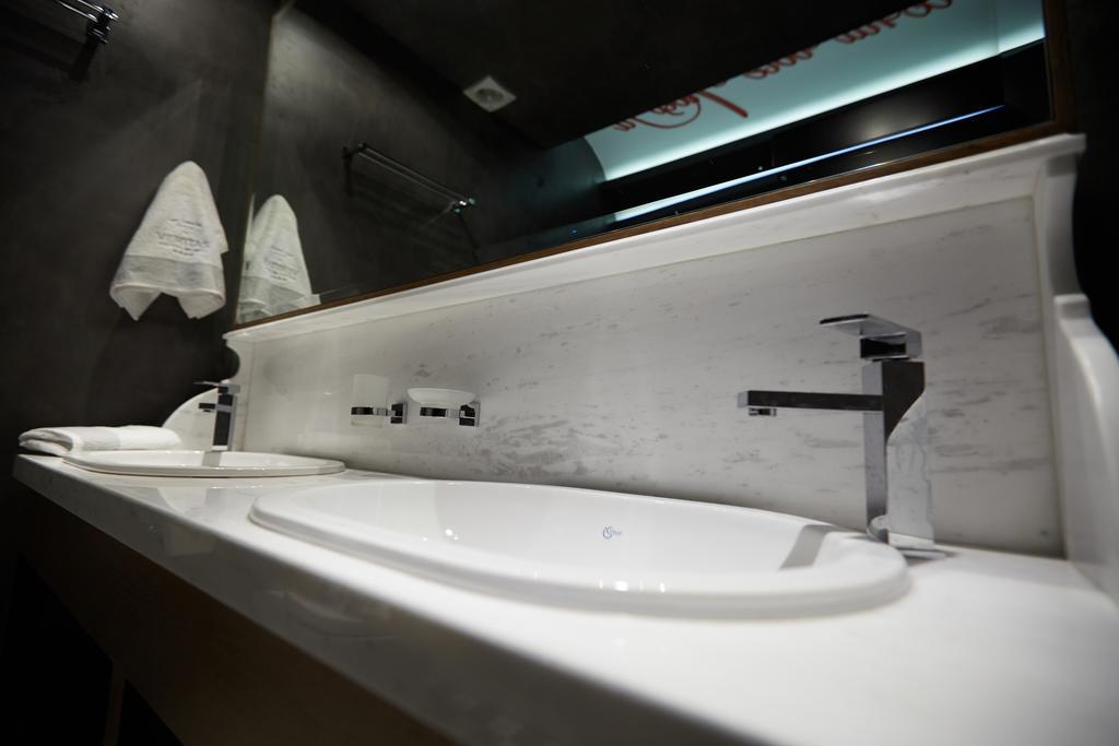 וריה Veritas Boutique Art Hotel מראה חיצוני תמונה